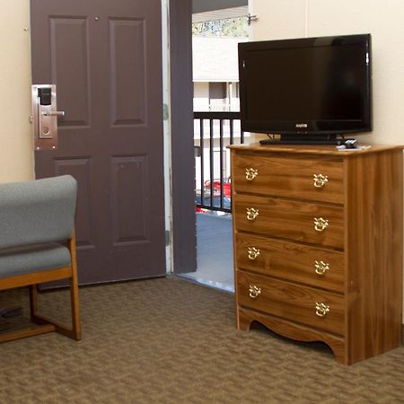 Cottonwood Inn & Suites Phillipsburg Room photo