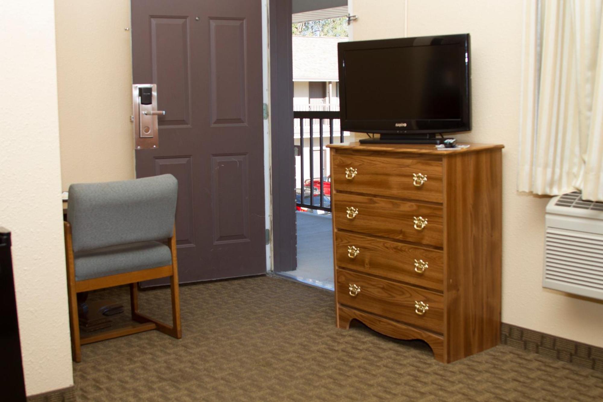 Cottonwood Inn & Suites Phillipsburg Room photo