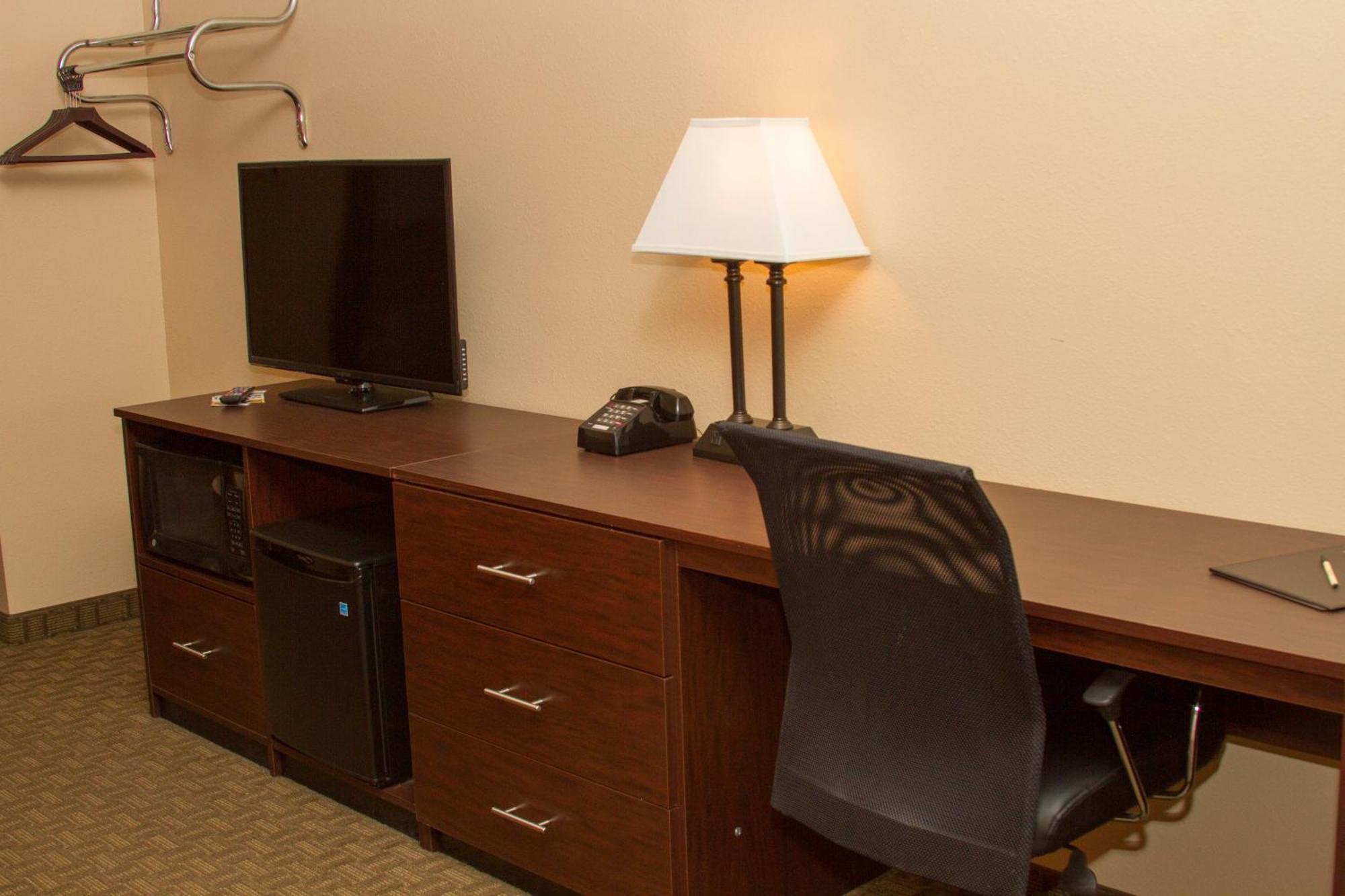 Cottonwood Inn & Suites Phillipsburg Room photo