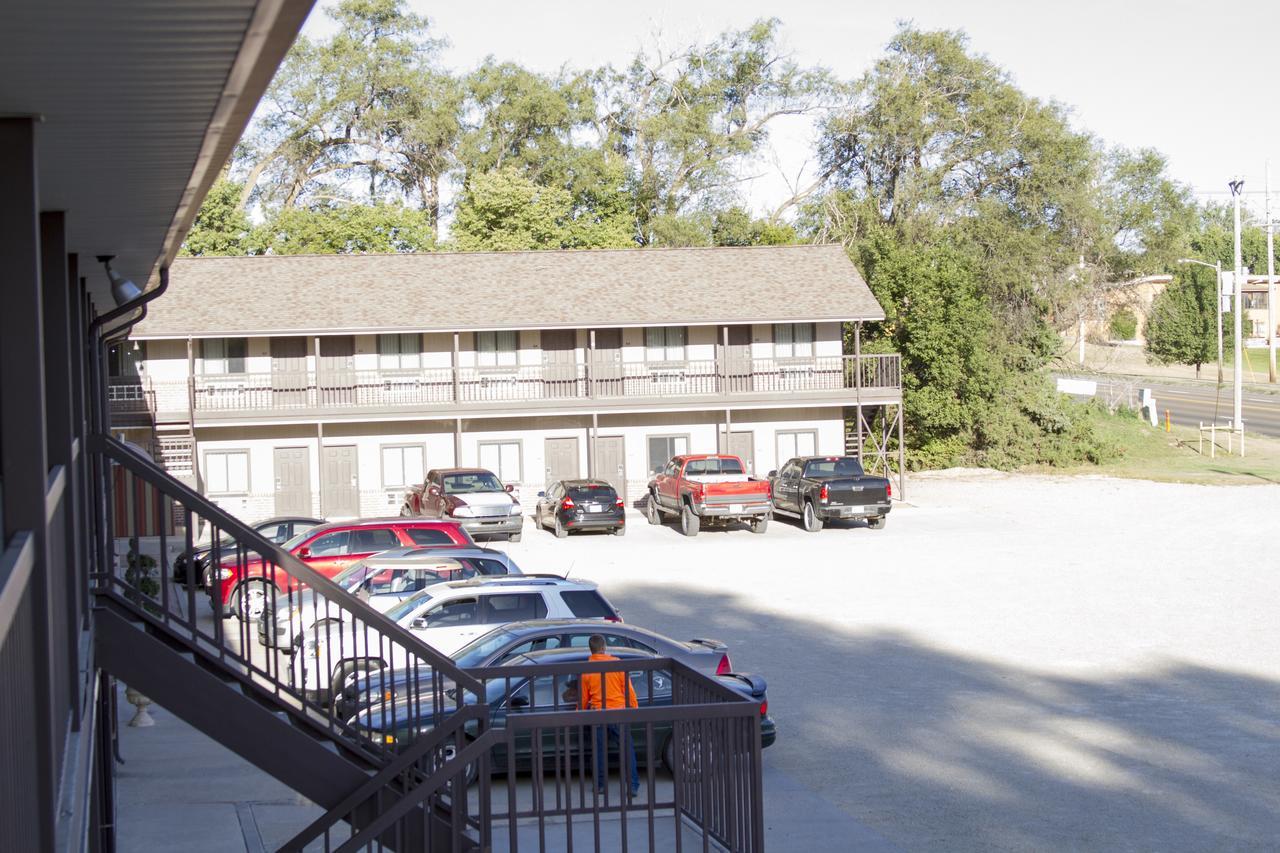 Cottonwood Inn & Suites Phillipsburg Exterior photo